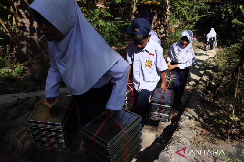 Presiden Prabowo Tegaskan MBG Lanjut dengan Perbaikan dan Efisiensi, Target Tekan Prevalensi Stunting 25 Persen