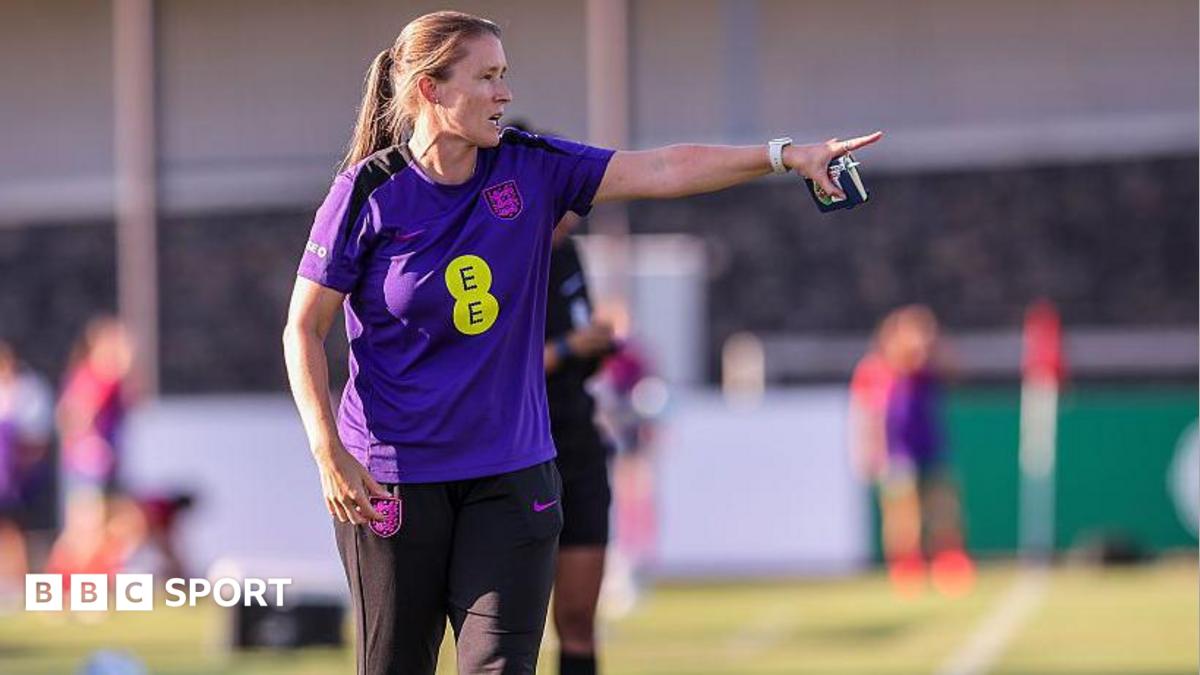 Pelatih Inggris Lydia Bedford Tetap Fokus ke Piala Dunia U-20 Wanita meski Ancaman Boikot UEFA Masih Menggantung