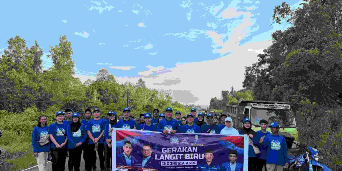 25 Tahun Partai Demokrat, DPC Kapuas Hulu Bagikan Bantuan Sosial ke Ratusan Kader dan Warga