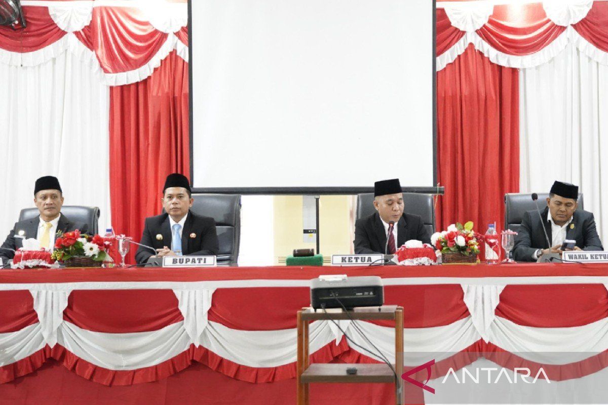 Bupati dan Wakil Bupati Padang Lawas Ikuti Rapat Paripurna DPRD untuk Dengarkan Pidato Kenegaraan Presiden Prabowo
