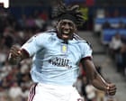 Brian Madjo Cetak Gol Debut untuk Aston Villa, Rekor 30 Tahun Patrick Kluivert Pecah