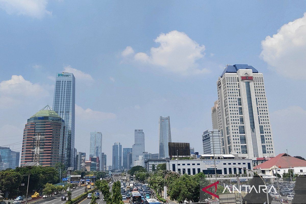 Prakiraan Cuaca DKI Jakarta Jumat: Cerah Berawan Sepanjang Hari, Suhu Capai 35 Derajat Celsius