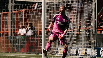 Maarten Paes Jadi Tembok Terakhir Ajax, Lolos ke Playoff Conference League Usai Agregat 5-3