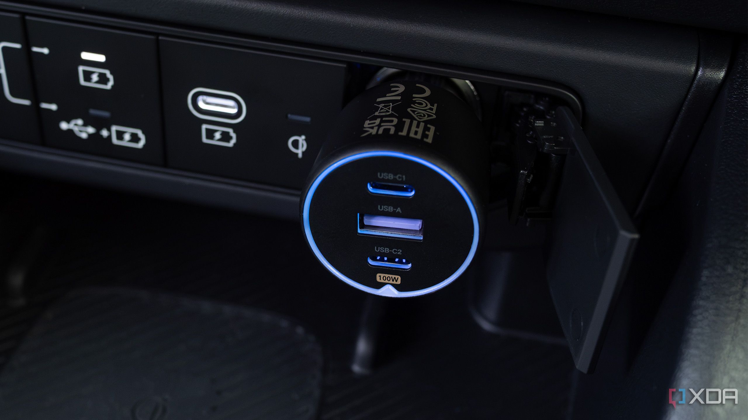 Adaptor 12V 130W USB-C Ini Solusi Charger Cepat untuk Android Auto di Mobil