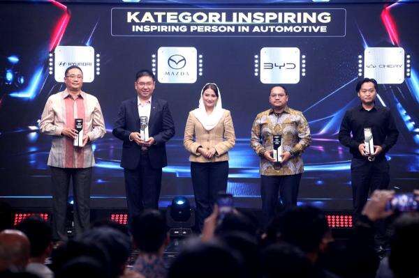 Indonesia Automotive Awards 2026: Mazda Raih Penghargaan Investasi, Toyota Veloz Hybrid EV Kunci Car of the Year