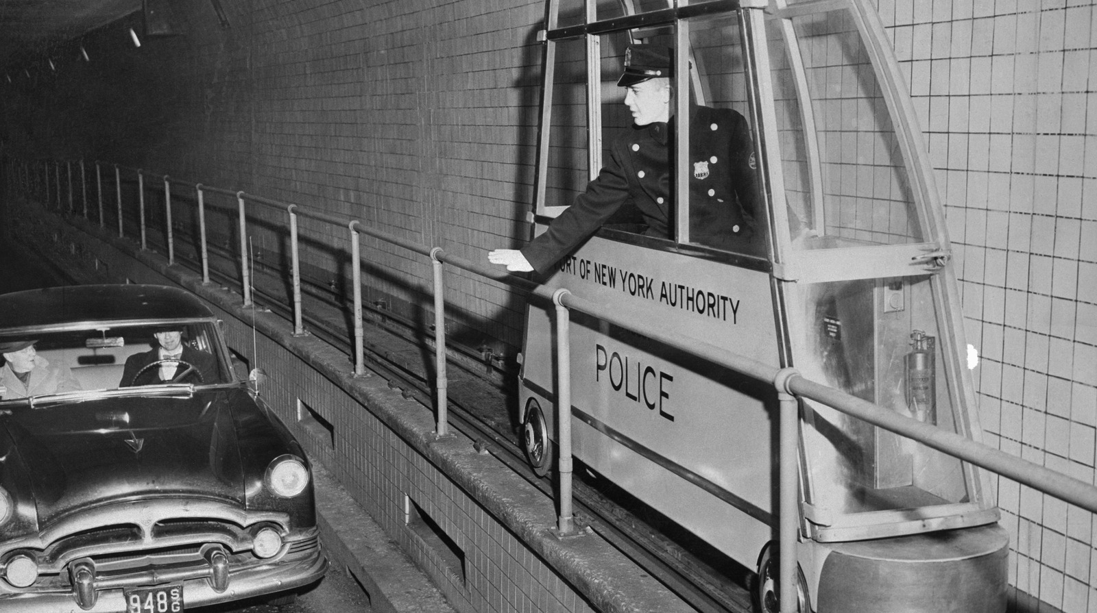 Catwalk Cars Polisi Terowongan New York: Kendaraan Listrik Tipis yang Sempat Jadi Misteri