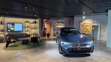 BMW Astra Pamerkan 18 Lukisan Karya Seniman Bali di Showroom Cilandak dan Serpong