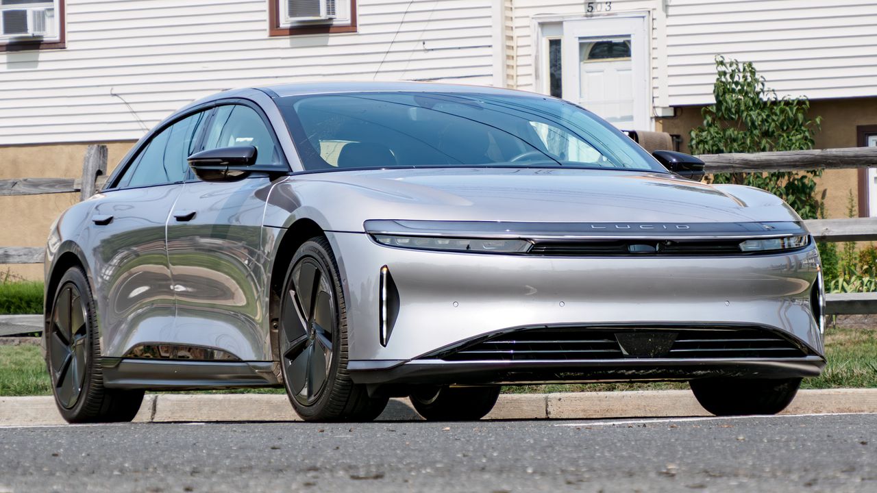 Review Lucid Air Touring 2026: Efisiensi Listrik Supercar, Tapi Dua Fitur Ini Mengecewakan