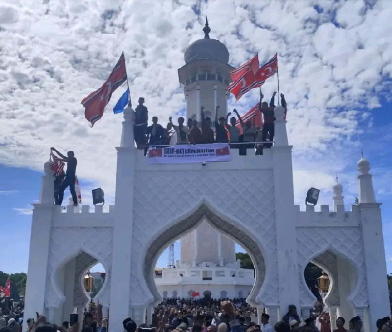 Massa Zikir Akbar di Banda Aceh Kibarkan Bendera Bulan Bintang, TNI Sempat Cegah di Masjid Raya Baiturrahman
