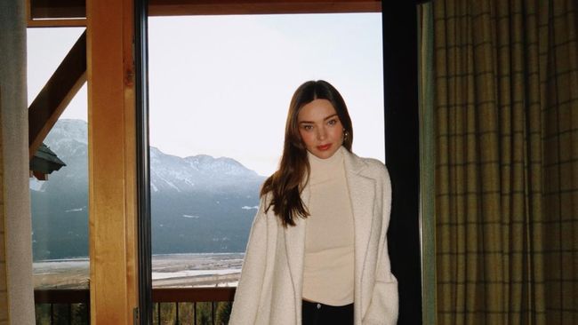 Miranda Kerr Sarapan Daging Bison dan Rusa demi Atasi IBS, Ini 7 Menu Harian Model 43 Tahun