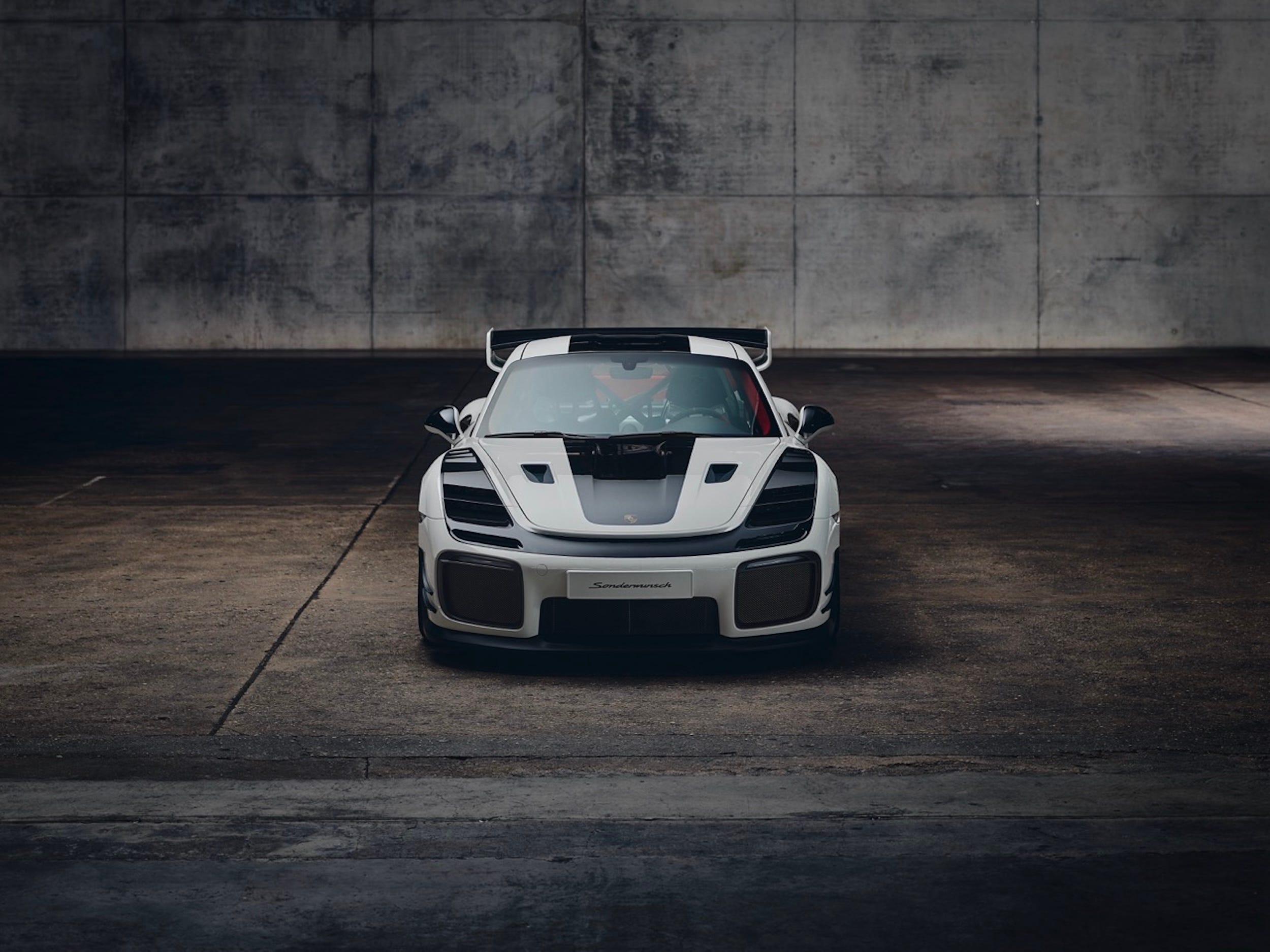 Porsche Flachbau RS: One-Off 911 GT2 RS Bernuansa 935/78 Moby Dick, Legal Jalan Raya