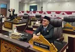 Anggota DPRD Pringsewu Rizal Agusty Bantah Tertidur Saat Rapat Paripurna, Sebut Sedang Dengarkan Pesan Suara Anak