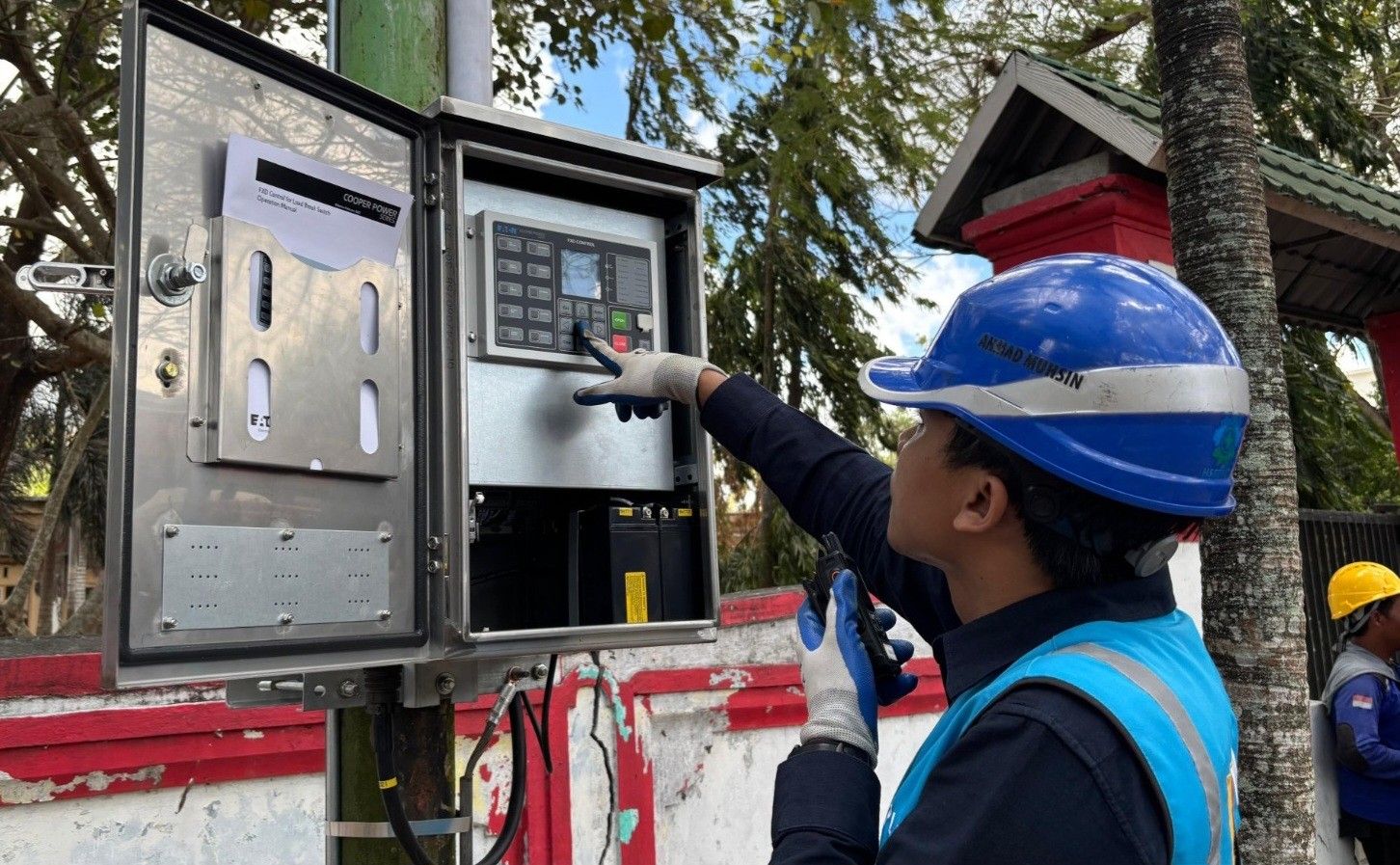 PLN Ganti Peralatan Kunci Jaringan Listrik di Praya, Andalkan Pasokan Jelang HUT RI ke-81
