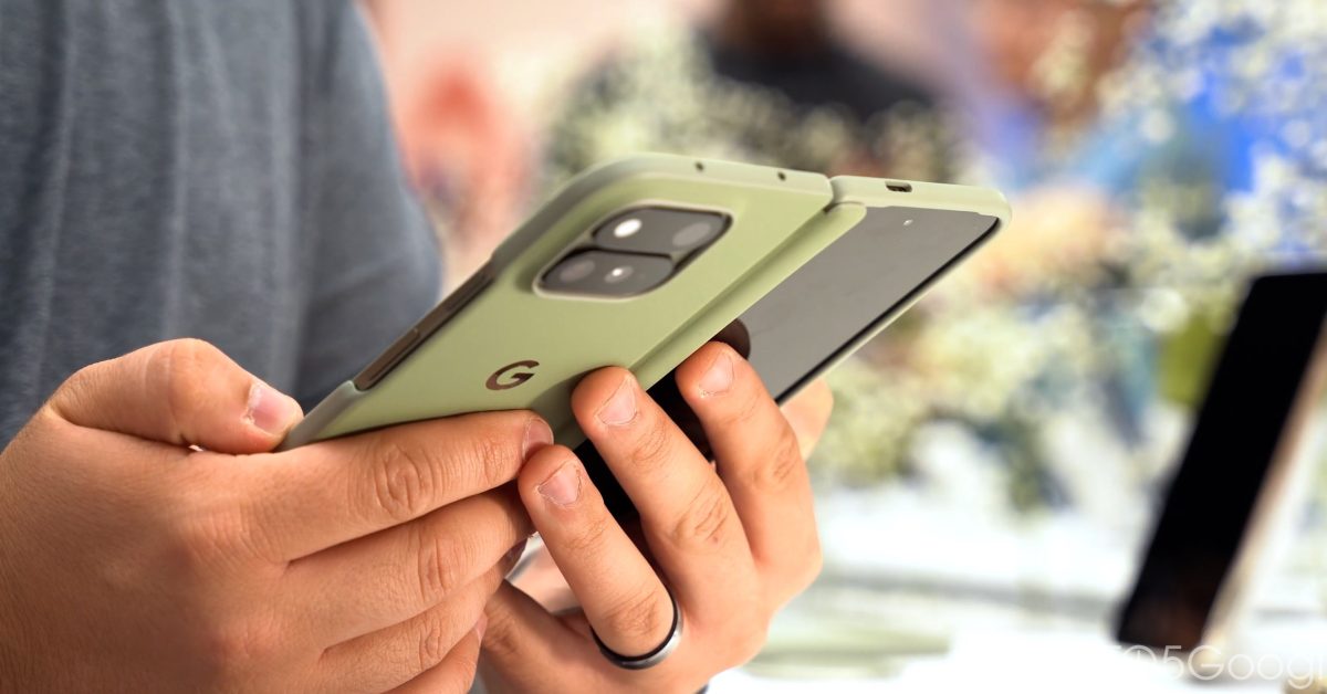 Review Casing Resmi Pixel 11 Pro Fold: Kulit Sintetis Premium, Tapi Google Masih Rindu Era Fabric