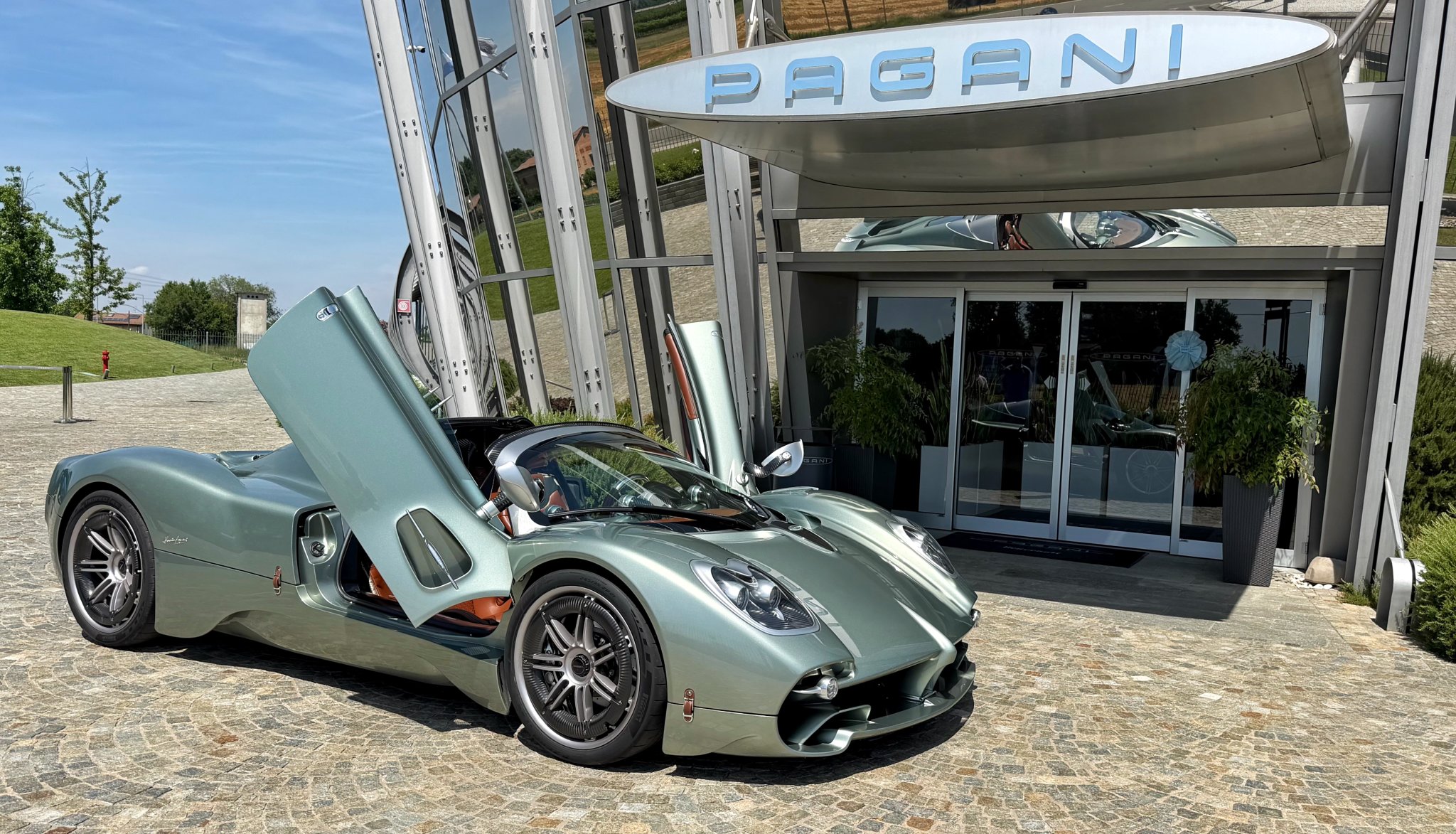 Pagani Utopia Roadster Dikendarai 38.000 Km, Bukti Hypercar Bukan Sekadar Patung Garasi