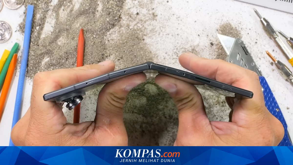Samsung Galaxy Z Fold 8 Lolos Uji Gores dan Bakar JerryRigEverything, Layar Titanium Terbukti Tangguh