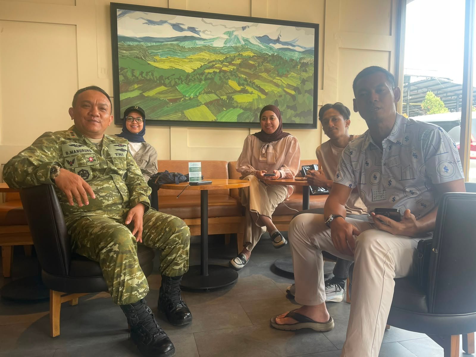 TNI AU Tanggung Biaya Perbaikan Kaca Mobil Warga yang Pecah Kena Puing Flare di Menteng