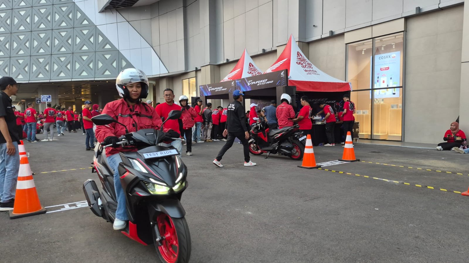 Menjajal New Honda Vario EVO 160: Tarikan Ringan dan Setang Lebih Pendek, Ini Kesan Pertama Pengguna Vario 150