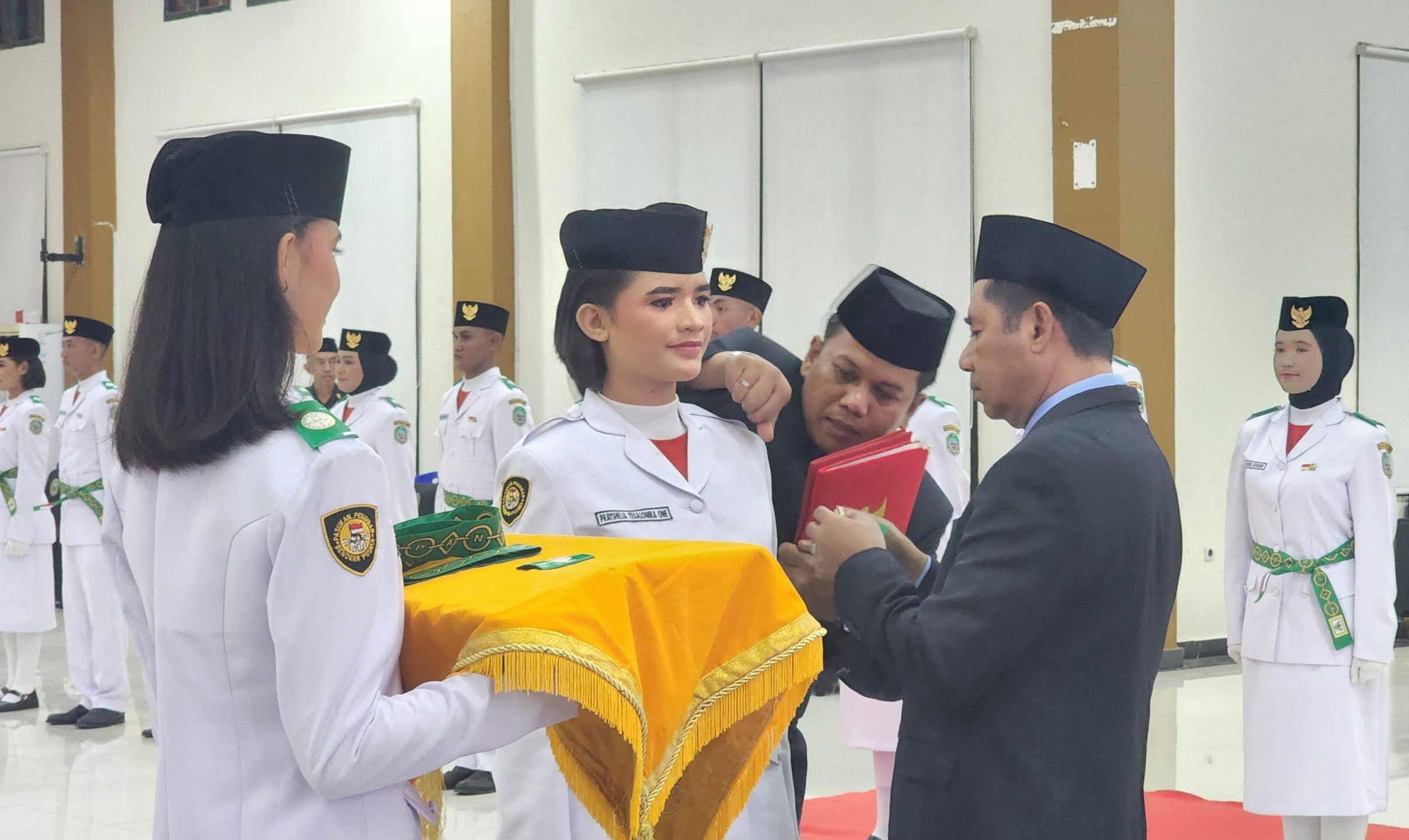 40 Paskibraka Halmahera Timur Resmi Dikukuhkan Bupati Ubaid, Diminta Jaga Integritas hingga HUT ke-81 RI