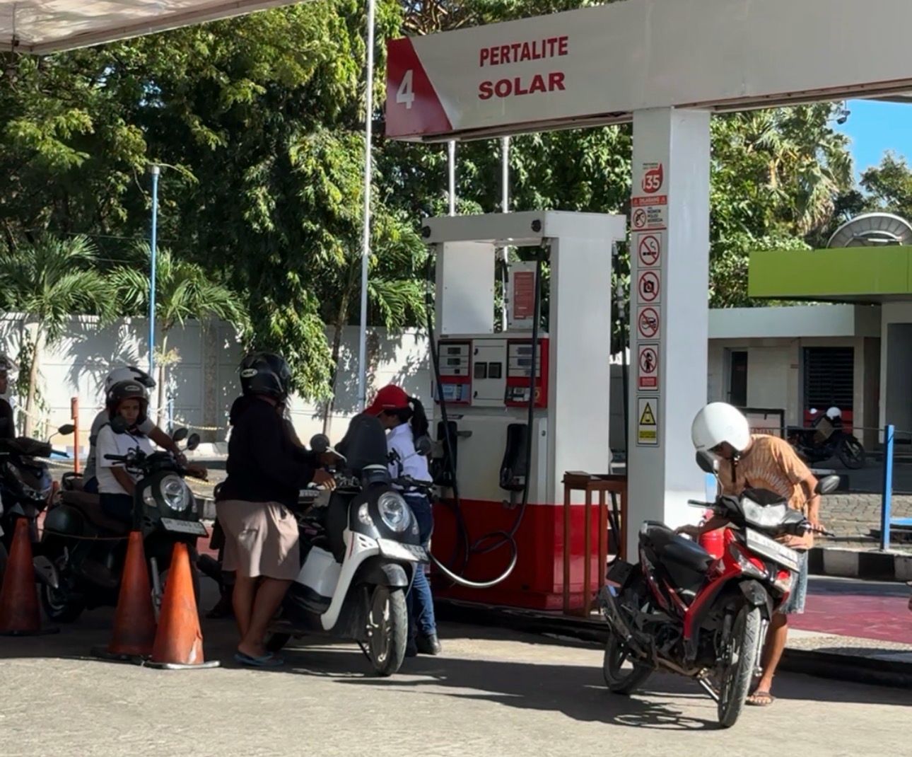 Pertamina Patra Niaga Pulihkan Pasokan BBM dan LPG di Flores, 35 SPBU Kembali Beroperasi Pasca-Gempa