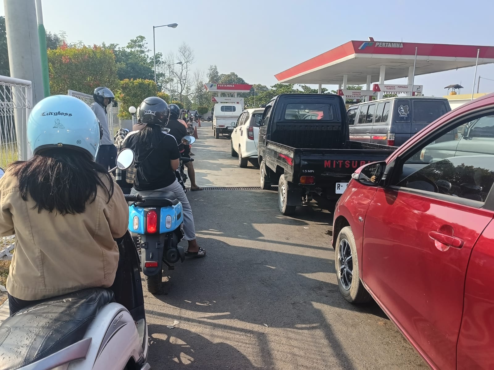 Komunitas Peduli Kotim Pertanyakan Ketegasan Pertamina soal Pelangsir BBM yang Kuasai SPBU Sampit