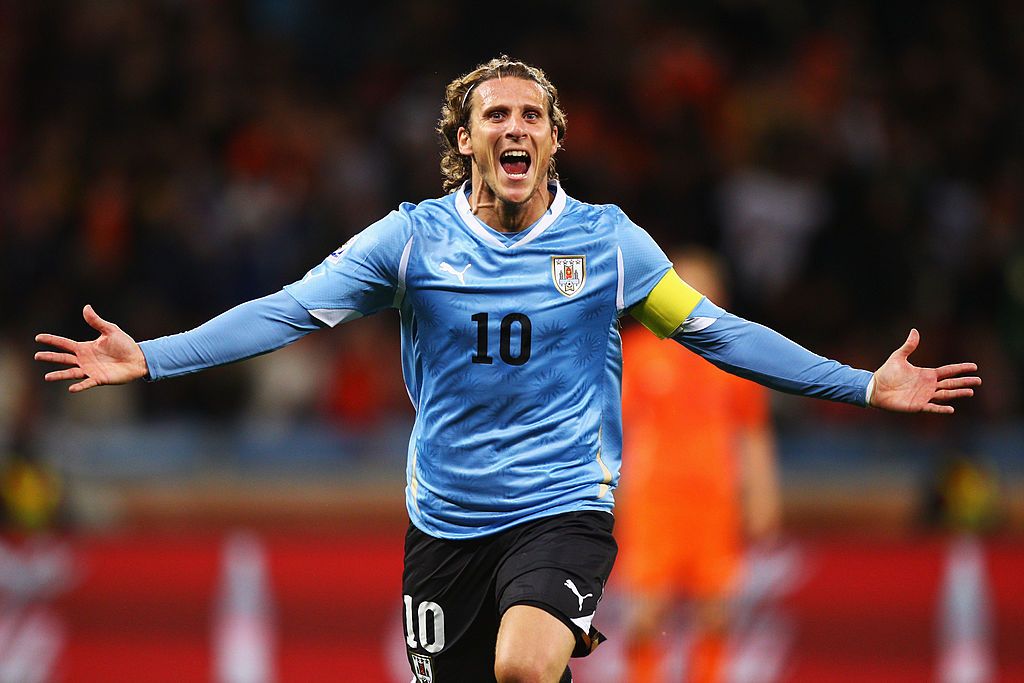 Diego Forlan Buka Kisah Penalti Penentu yang Bawa Uruguay ke Piala Dunia 2010