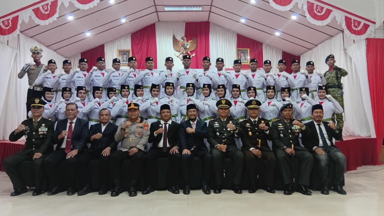 35 Anggota Paskibraka Bireuen Resmi Dikukuhkan Bupati Mukhlis, Siap Bertugas di HUT ke-81 RI