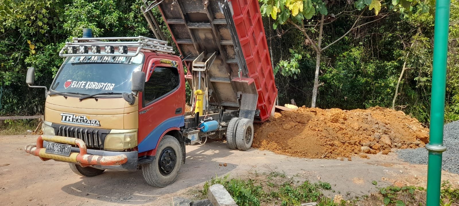 Pembangunan Jembatan Beton Sepala Dalung di Tana Tidung Dikebut, Material Terus Dilangsir ke Titik Pekerjaan