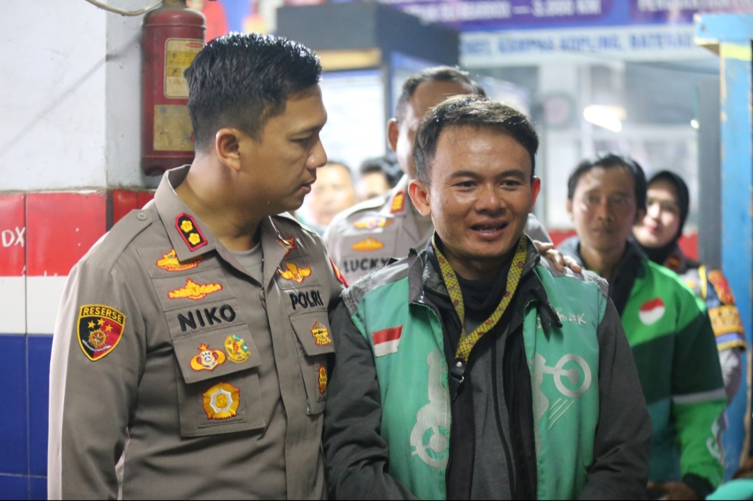 Polres Garut Bagikan Oli Gratis ke 40 Pengemudi Ojol, Kapolres: Mereka Mitra Strategis Jaga Kamtibmas