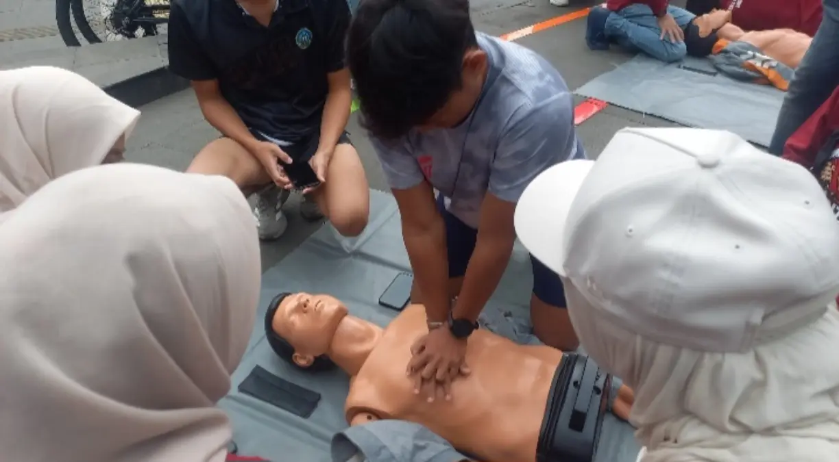 60 Instruktur Ajari Warga Bandung Teknik Selamatkan Nyawa di Taman Cikapayang Dago, 30 Manekin Disiapkan