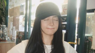 Dilraba Dilmurat Rela Potong Rambut demi Peran Striker di Kung Fu Soccer