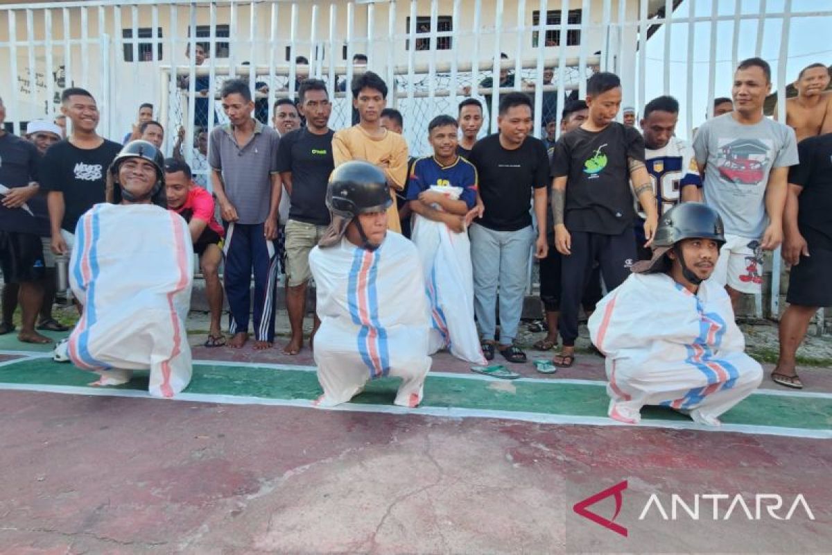 Lomba Tarik Tambang hingga Gigit Koin di Lapas Gorontalo Warnai HUT ke-81 RI, Warga Binaan Antusias