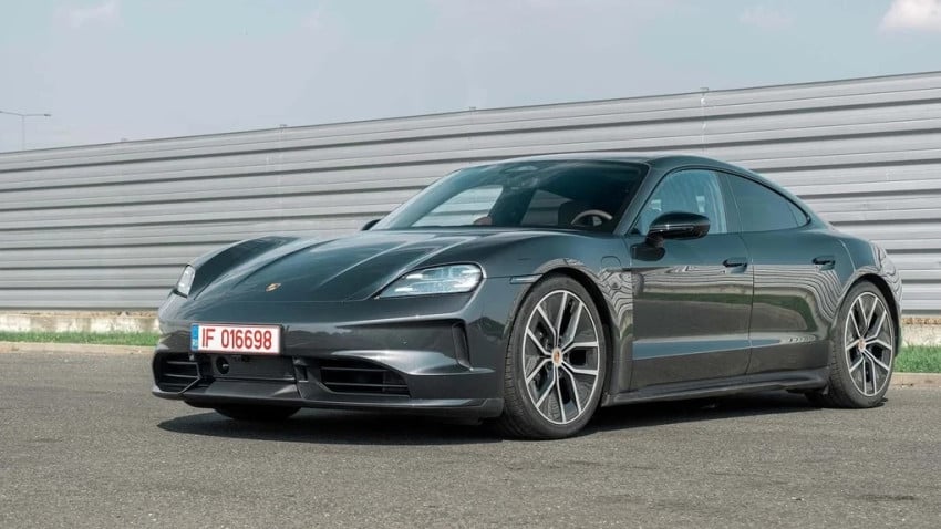 Porsche Taycan Berpotensi Pensiun 2030: Nasib Sedan Listrik Andalan di Tengah Penjualan yang Menurun