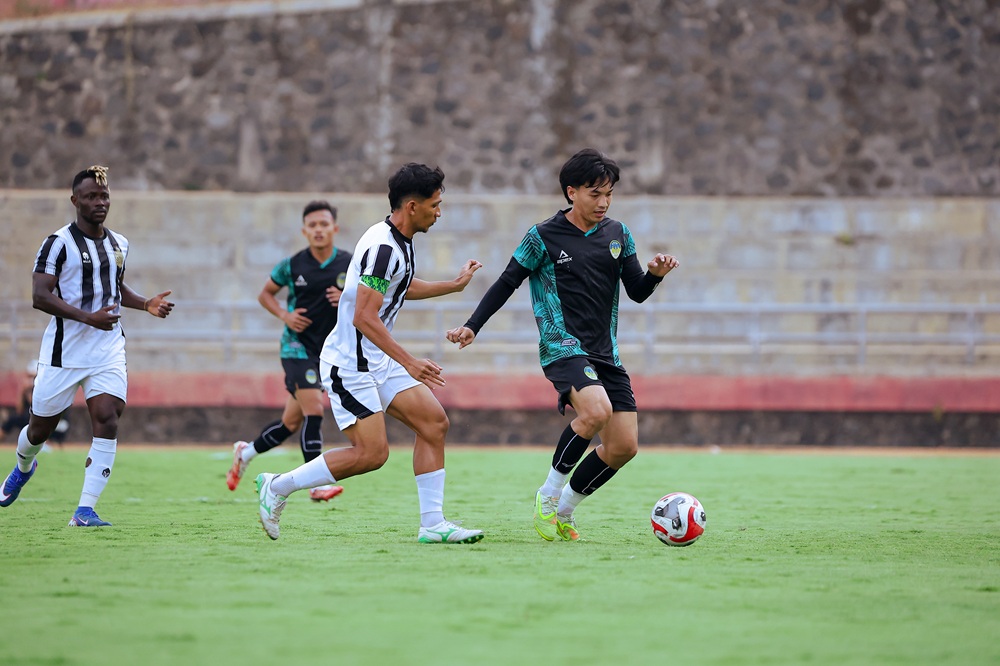 Latihan Bersama Lawan Bhayangkara FC, Pelatih PSIM Jogja Terapkan Taktik Berbeda dan Bagi Menit Bermain 60-30