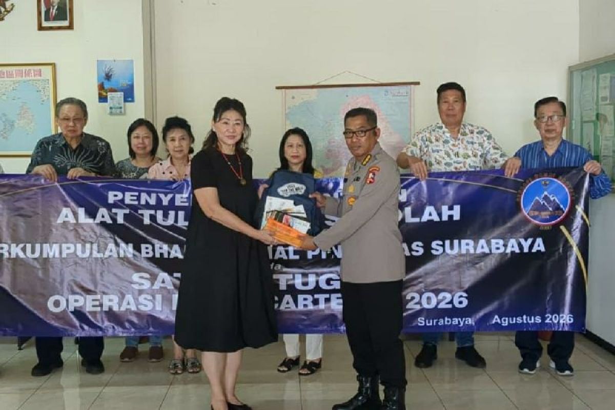 Satgas Damai Cartenz Terima 2.500 Paket Tas Sekolah dari Yayasan Surabaya untuk Pelajar di Papua