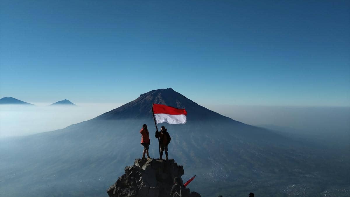 8 Gunung untuk Rayakan 17 Agustus 2026 di Ketinggian, dari Penanggungan hingga Dempo