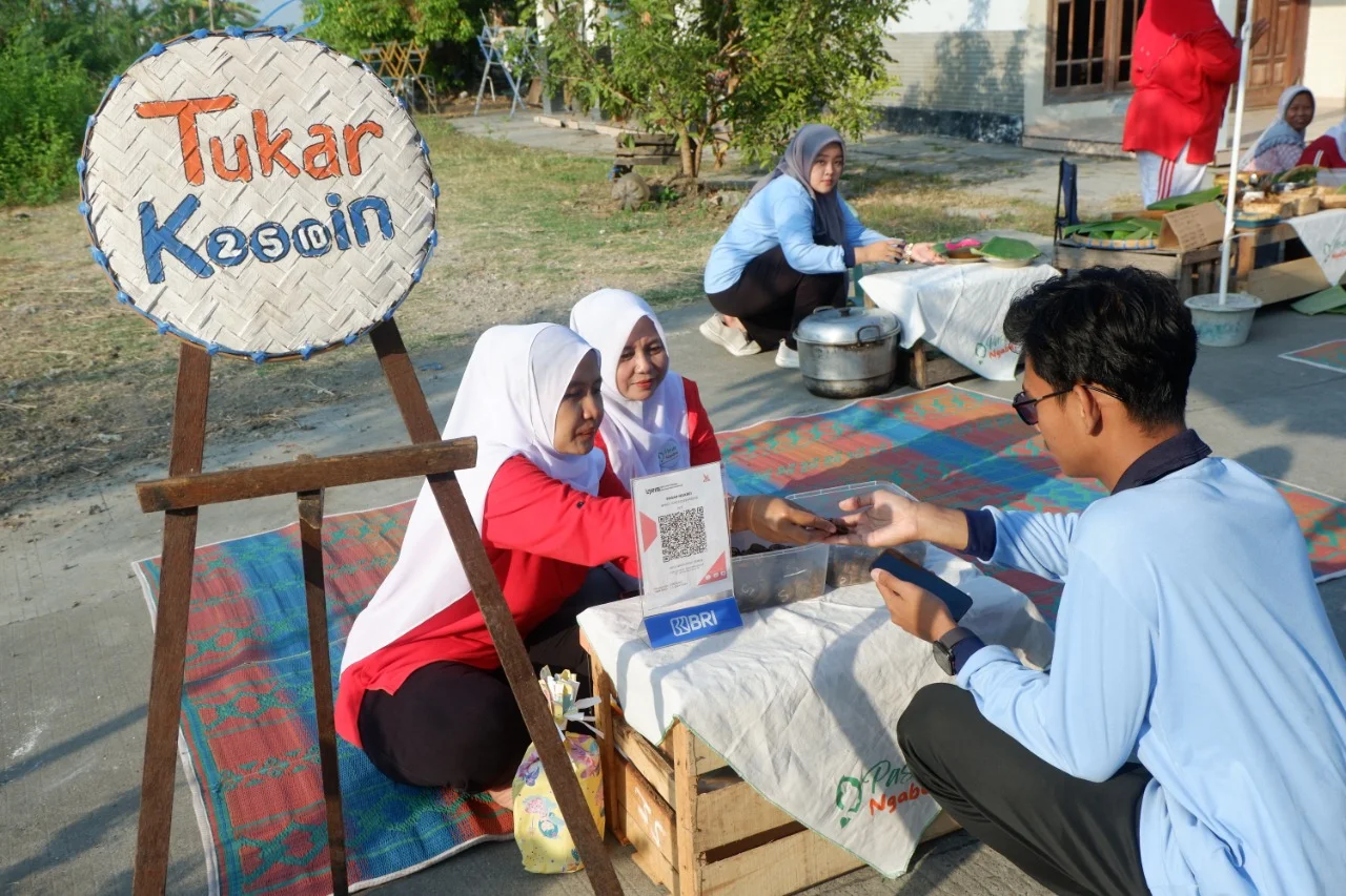 Pasar Ngabei Demak Hidupkan Jajanan Tradisional Tanpa Plastik, Koin Koran Jadi Alat Transaksi