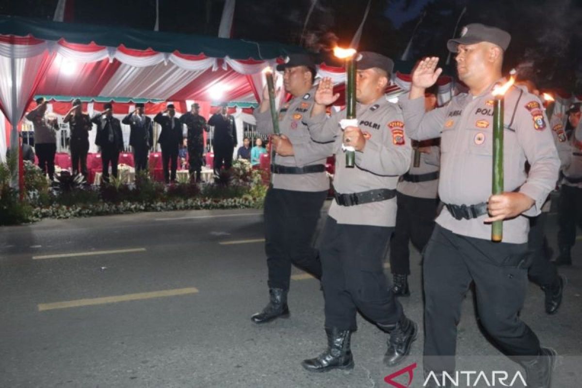 Forkopimda Karo Sambut Pawai Obor Taptu di Kabanjahe, Ratusan Warga Padati Jalan Veteran