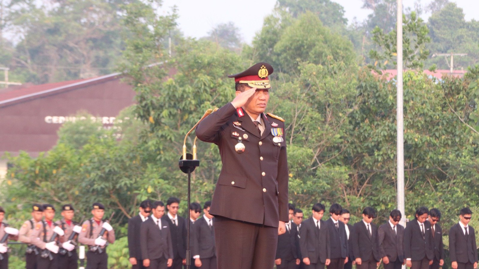 Wakapolda Kaltara Pimpin Upacara HUT ke-81 RI di Tanjung Selor, Tekankan Pengabdian di Wilayah Perbatasan