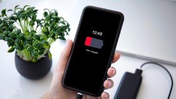 Kebiasaan Main HP Sambil Dicas Tingkatkan Risiko Overheating hingga Korsleting