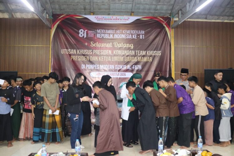 Kunjungan Mayjen (Purn) Fauka Noor Farid ke Ponpes Dzikir Al-Fath Sukabumi, Garda Mawar Apresiasi Beasiswa Gratis untuk Wujudkan Astacita