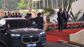 BMW i7 Jokowi ke Sidang Tahunan MPR 2026, Sedan Listrik Rp 3,4 Miliar dengan Layar 31,3 Inci