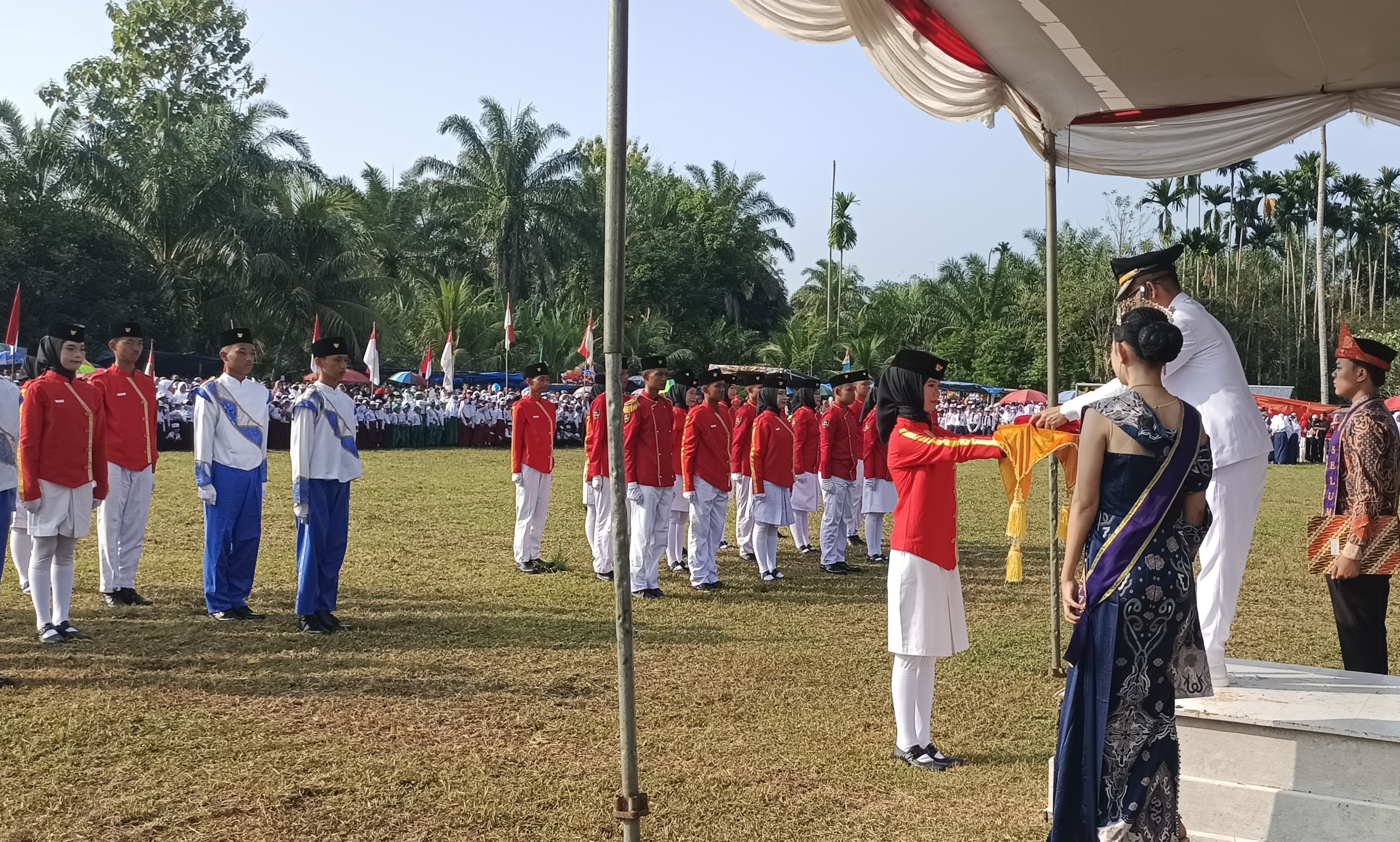 Camat Talo Agus Darmawan Pimpin Upacara HUT RI ke-81 di Lapangan Merdeka Masmambang, Ajak Warga Isi Kemerdekaan dengan Pembangunan