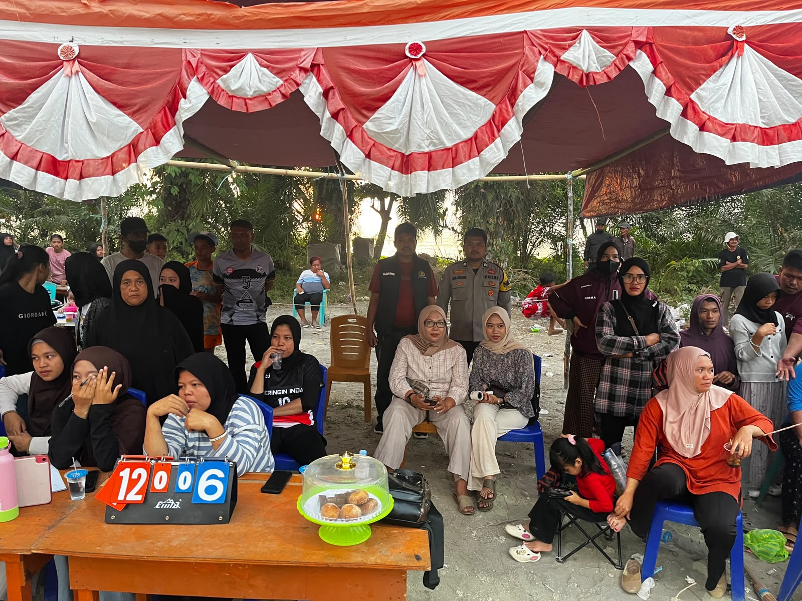 Polsek Budong-Budong Kawal Pertandingan Voli HUT RI ke-81 di Mamuju Tengah, Imbau Penonton Jaga Sportivitas