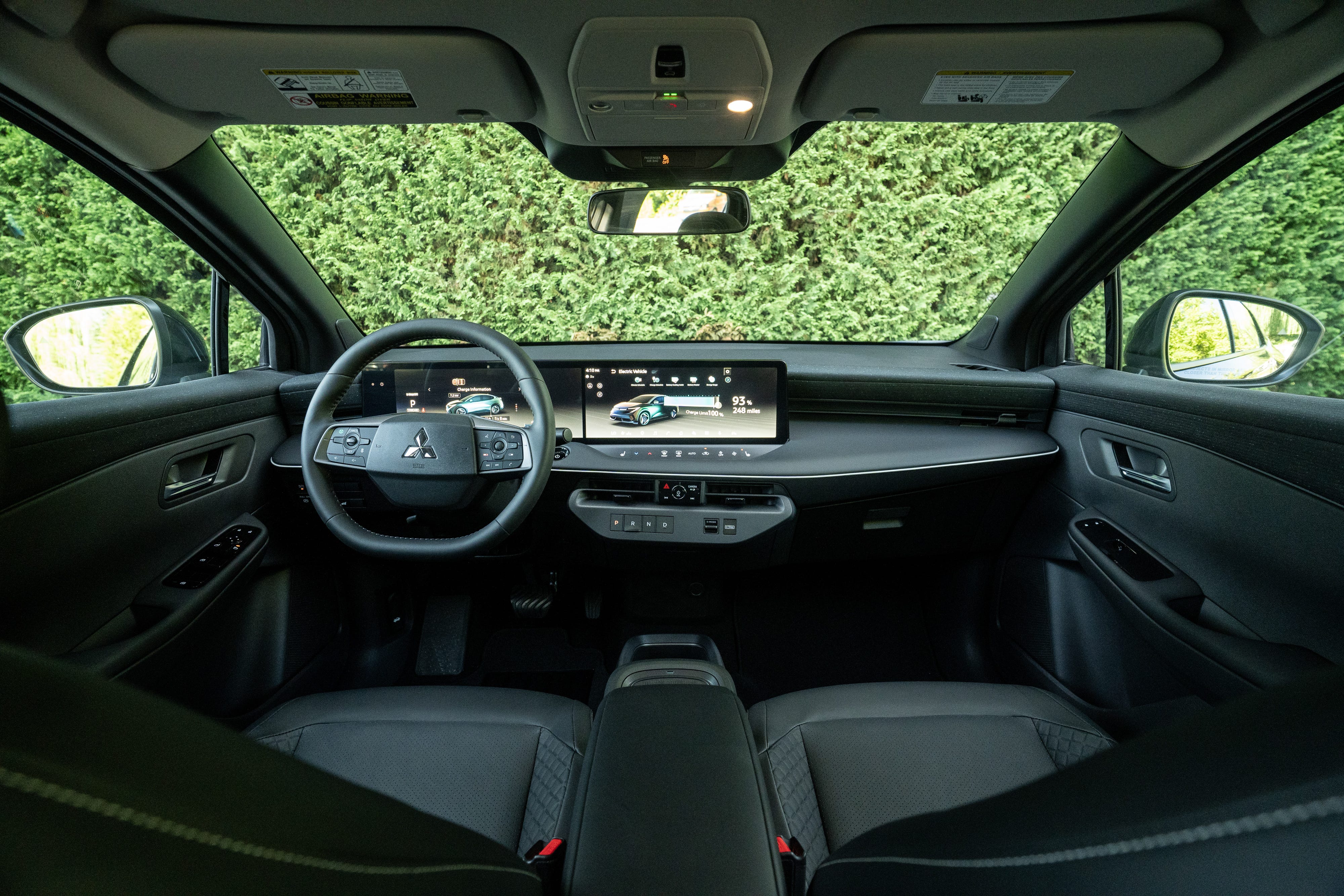 Interior Mitsubishi Eclipse Sportback EV 2027: Kabin Nissan Leaf dengan Logo Tiga Berlian