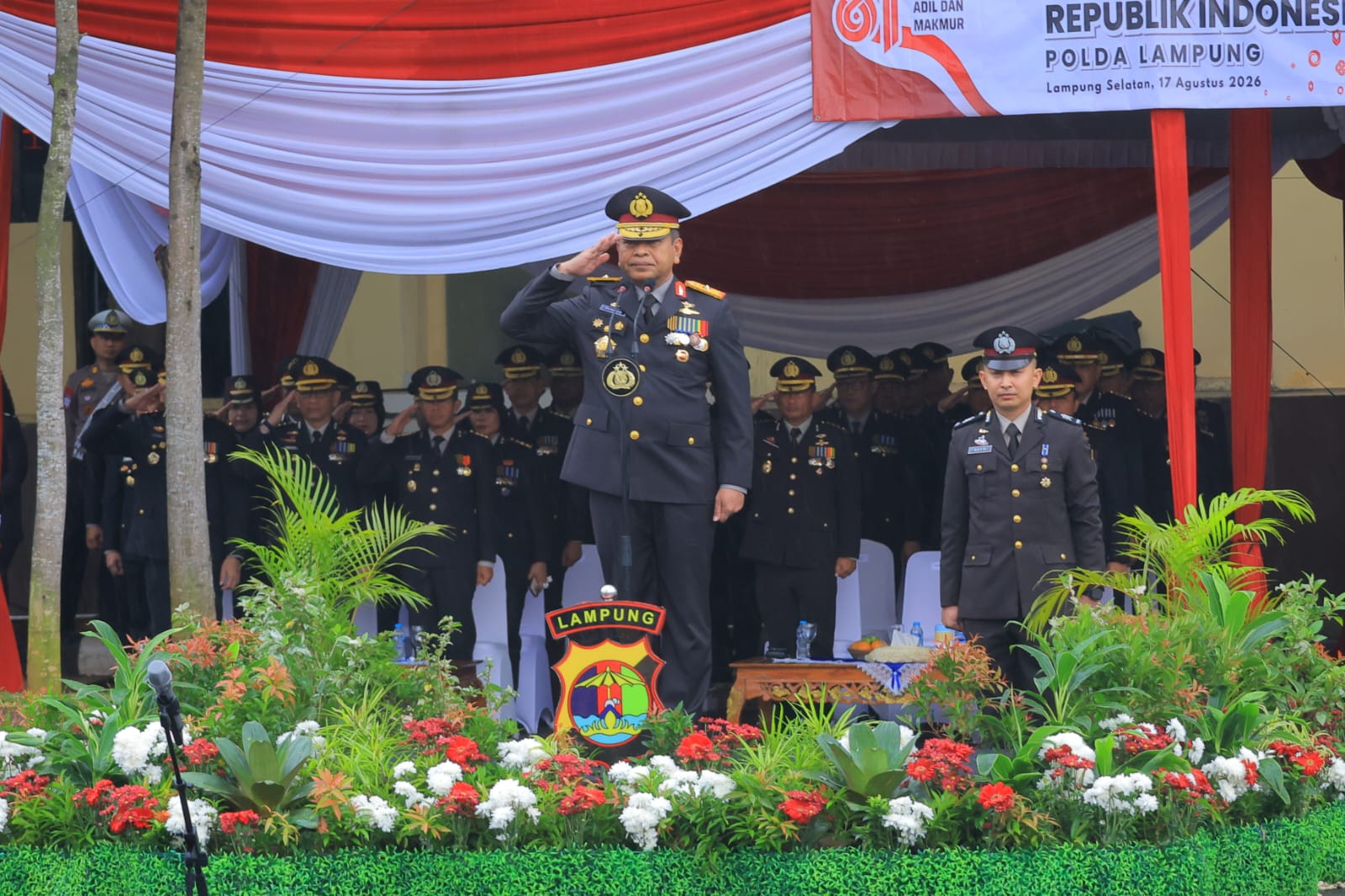 Wakapolda Lampung Pimpin Upacara HUT ke-81 RI di Tengah Hujan, Personel Tetap Khidmat di Lapangan