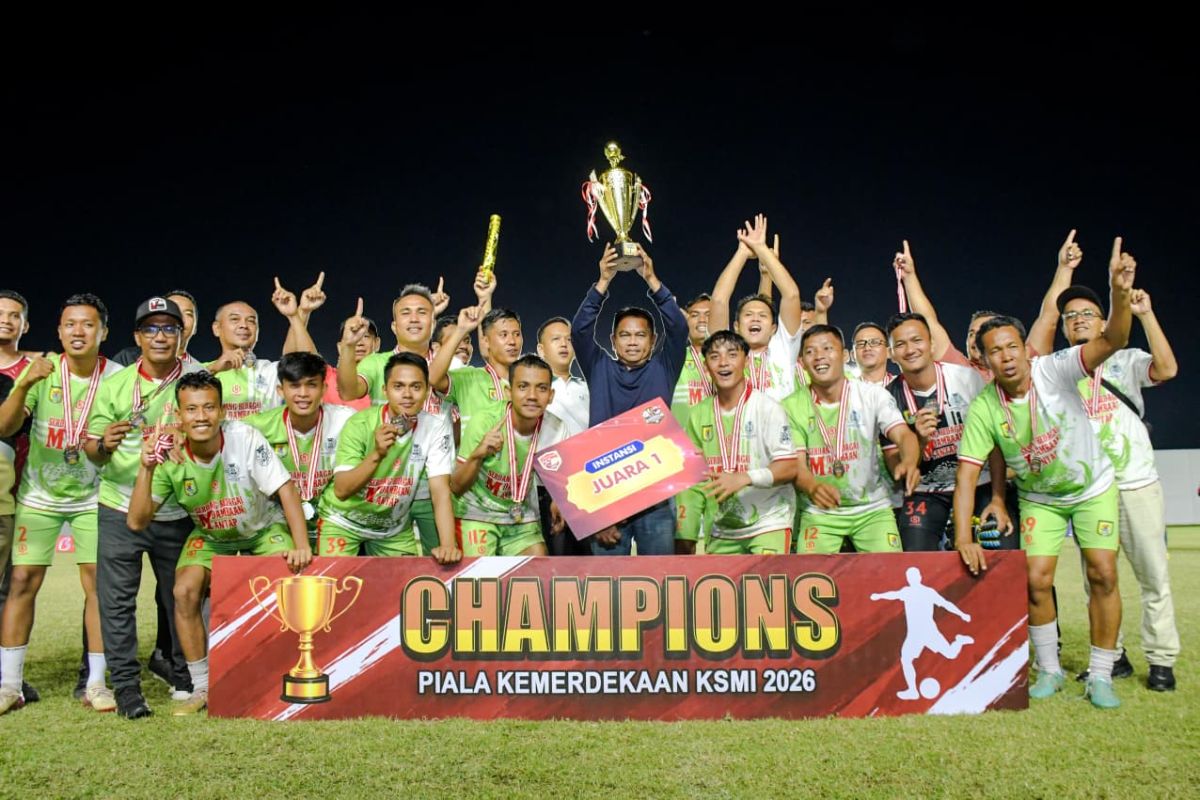 Bupati Sergai Angkat Trofi Juara 1 KMSI Piala Gubernur Sumut, Korpri Dambaan FC Taklukkan SDABMBK Deli Serdang 2-0