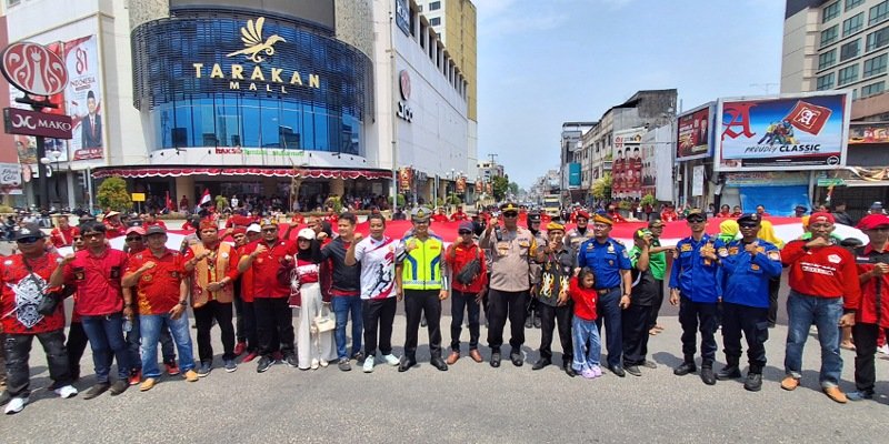 Satlantas Polres Tarakan Hentikan Arus Lalu Lintas di Simpang 4 Tarakan Mall, 100 Personel Gabungan Amankan Peringatan Detik-Detik Proklamasi