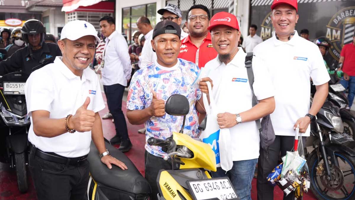 Pertamina Patra Niaga Sumbagsel Bagikan Beasiswa dan Tebus Murah Sembako di SPBU Kenten Palembang