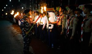 1.500 Obor Menerangi Coastal Area Karimun di Malam HUT ke-81 RI, Bupati Ajak Generasi Muda Jaga Persatuan